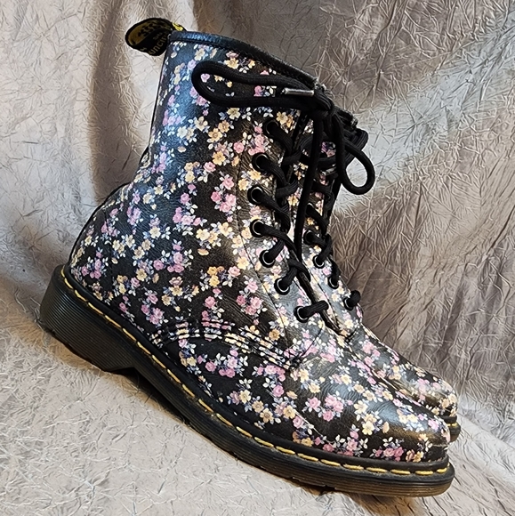DR. MARTENS VINTAGE POINTED TOE BOOTS SZ 7 - Picture 2 of 15